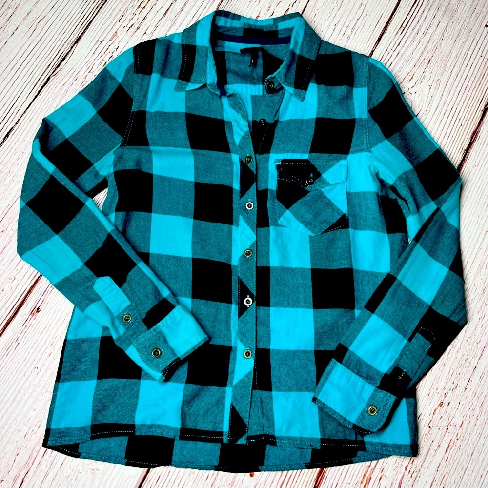 Nollie Plaid Button Up